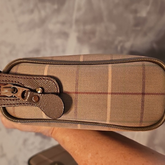 Burberrys Brown And Tan Accessory Pouch with Classic Design - Picture 6 of 9
